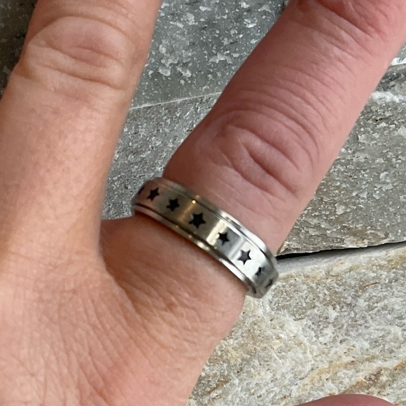 Trendy Unisex Stainless Steel Durable Star Decor Fidget Spinner Ring - Picture 4 of 9